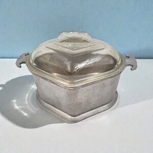 Guardian Service Hammered Aluminum Triangular Casserole 2.5 Qt w/ Glass Lid